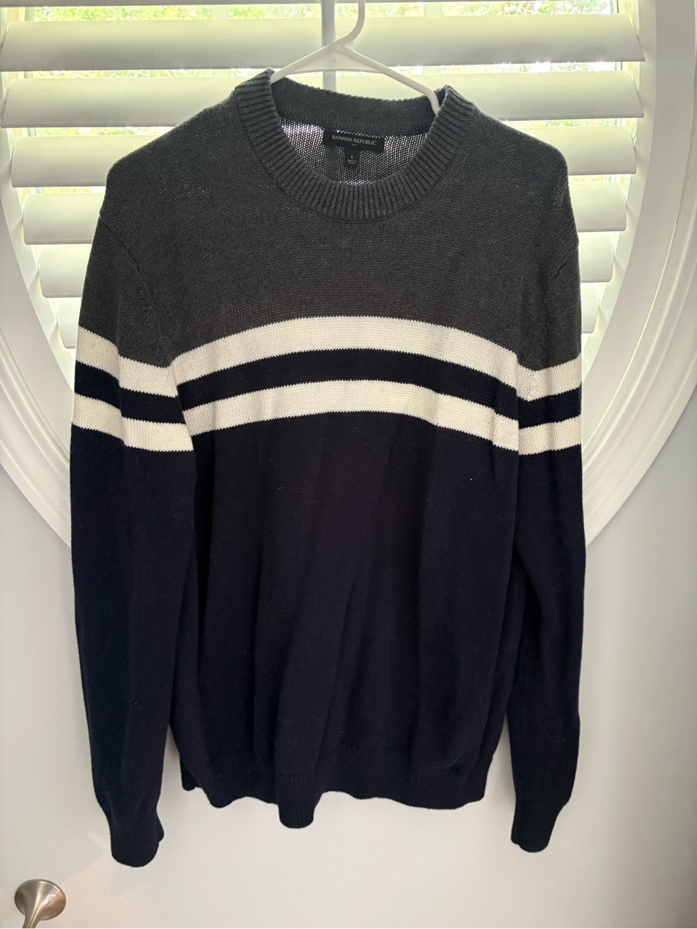 Banana Republic cotton blend striped grey/navy knit sweater men’s size large